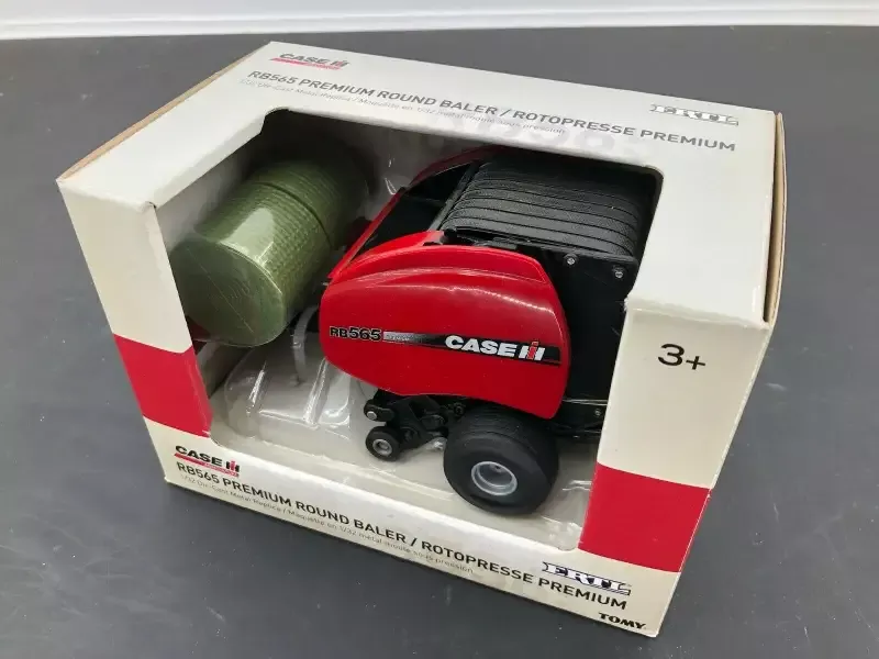 CaseIH RB565 Round Baler w/ Bale 1/32